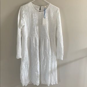 White long sleeve lace dress